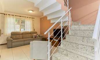 Imagem 7: Sobrado com 3 dormitórios e 2 vagas de garagem no bairro Novo Mundo