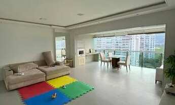 Imagem 2: Quatro Paredes vende - Península Gauguin, 144m2, andar alto, sol manhã, vista pedra da Gá