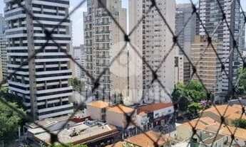 Imagem 5: Moema com dois dormitórios, uma vaga, quarto e banheiro de empregada