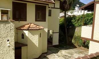 Imagem 2: Casa comercial no centro Histórico de Petrópolispossui 403 metros quadrados com 4 quartos