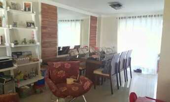 Imagem: Sobrado padrão em condomínio fechado com