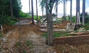 Imagem 6: Cabana em Construção Com Materiais pra terminar a Obra