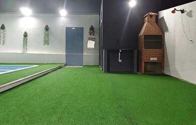 Imagem 3: Casa Moderna com Piscina e Conforto