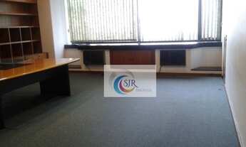 Imagem 5: Sala comercial de 562m² com piso elevado, móveis, 9 salas, 9 banheiros e 12 vagas de garag