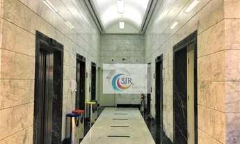 Imagem 2: Sala comercial de 142 m², com 5 vagas de garagem, piso elevado, ar condicionado central. E