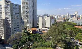 Imagem: Em frente ao Hospital Oswaldo Cruz