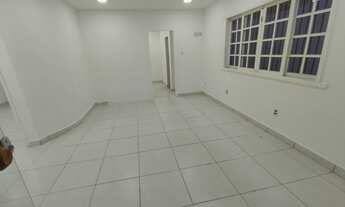 Imagem 2: Loja e sobreloja com portas de aço e portas em blindex, no centro de Macaé