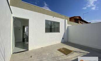 Imagem: Casa geminada com entrada independente com