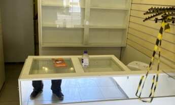 Imagem 4: Loja montada para venda de roupas no Centro!