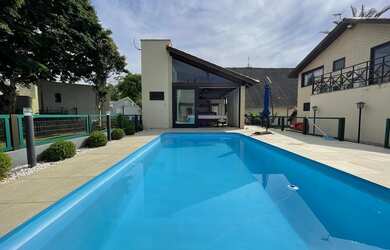 Imagem 7: AMPLA CASA DE DOIS PISOS A VENDA NO CONDOMÍNIO VILA SUIÇA COM PISCINA PRÓXIMO A LAGOA COM