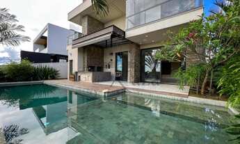 Imagem 1: Casa de condomínio sobrado para venda possui 390 metros quadrados com 7 quartos