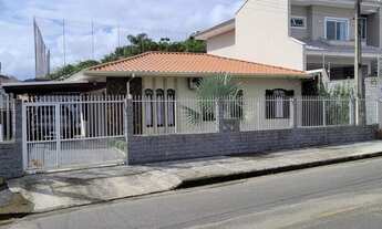 Imagem 2: Excelente residência localizada em um dos Bairros mais nobres e valorizados de Joinville