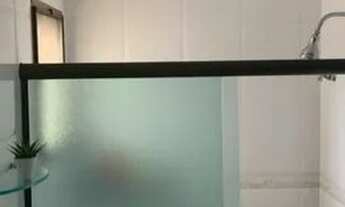 Imagem 3: Quatro Paredes Aluga - Excelente casa totalmente mobiliada na Barra da Tijuca no condomíni