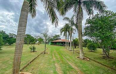 Imagem 2: Cód.: 1308 - Casa ampla com terreno estilo chácara