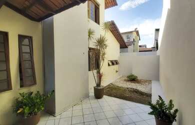 Imagem 3: Casa duplex com quatro quartos sendo três suítes na Sapiranga - 198m²