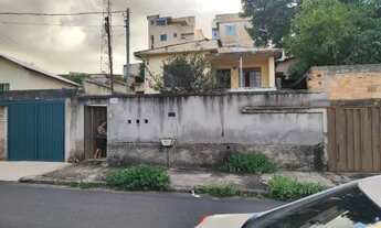 Imagem: Casa de 2 quartos mais três barracões