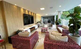 Imagem 4: Casa de Alto Padrão com 3 Suítes e Piscina Aquecida em São Francisco