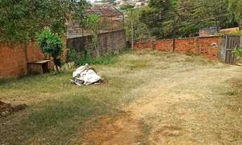 Imagem 3: Pequena casa em um terreno 449 metros