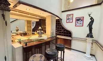 Imagem: Sobrado à venda com 4 suítes, salão de