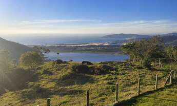 Imagem 4: Terreno com 20.000 metros quadrados, vista do MAR e da lagoa, na praia do Siriú em Garopab