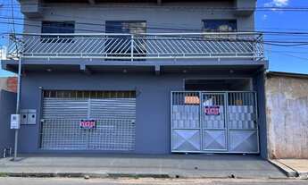 Imagem: Sobrado com sala comercial no Cristo Rei