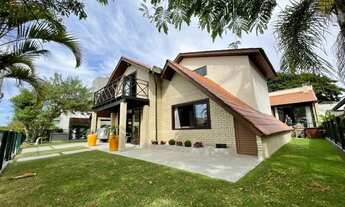 Imagem 2: AMPLA CASA DE DOIS PISOS A VENDA NO CONDOMÍNIO VILA SUIÇA COM PISCINA PRÓXIMO A LAGOA COM