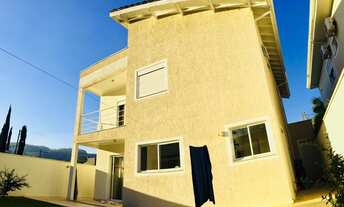 Imagem 3: Sobrado em Condomínio para venda tem 240 metros quadrados com 3 quartos