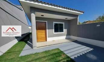 Imagem 1: Linda casa com 2 qtos e área de churrasqueira no Jardim Atlântico Central, Itaipuaçu