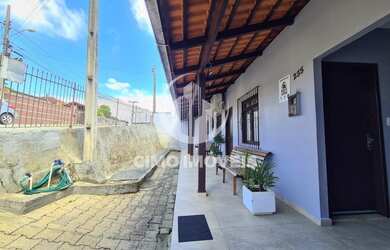 Imagem 2: Casa no bairro Fortaleza, com 3 dormitórios, área privativa de 124 m² e com espaço amplo n