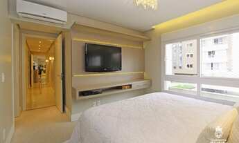 Imagem 2: Apartamento para venda possui 158 metros quadrados com 4 quartos Mobiliado. Decorado