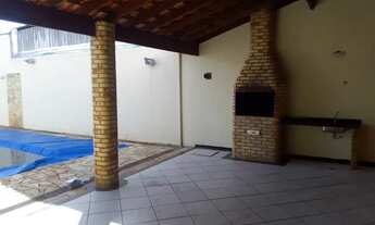 Imagem 5: Excelente casa estilo sobrado no bairro Marta Helena com 07 quartos, 02 suítes e piscina