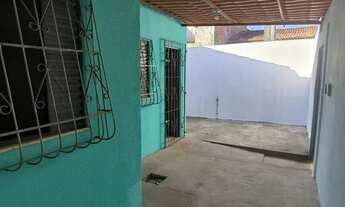 Imagem 2: Ótima casa em rua pública