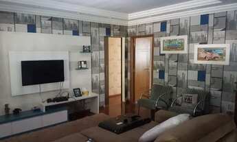 Imagem 2: Casa mobiliada com 4 quartos e piscina na área cental