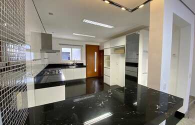 Imagem 6: Casa para aluguel e venda possui 459 metros quadrados com 4 quartos