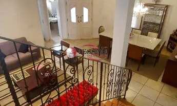 Imagem 2: Vende Casa em Condomínio Sala ampla 2 ambientes, sala de TV, lavabo, escritório, cozinha a