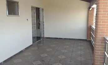 Imagem 2: Excelente imóvel , bem localizado sendo um sobrado com 3 dormitórios , uma suíte , sala