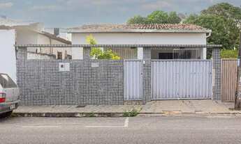 Imagem: Casa com amplo quintal em Mandacaru