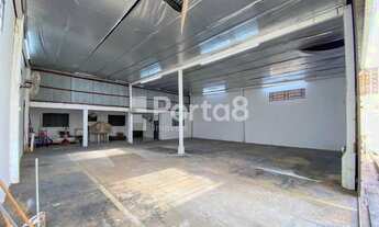 Imagem 5: Terreno Amplo com Construção no Vetorazzo - Ideal para Morar, Investir ou Empreender