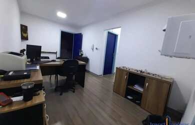 Imagem 3: Aluga-se Casa Comercial -Excelente Localização-com 4 dormitórios para alugar, 180 m² por R