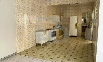 Imagem 7: Casa Localizada no Bairro Santo Antônio com 5 Quartos, 2 Banheiros e Garagem - 448m²