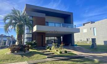 Imagem: Casa mobiliada beira lago com piscina e