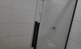 Imagem 2: Alugo quarto/suíte mobiliados. Ambiente predominantemente masculino