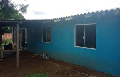 Imagem 5: Meia água grande de alvenaria portas e janelas de blindex telhado 9 milímetro telhas novas