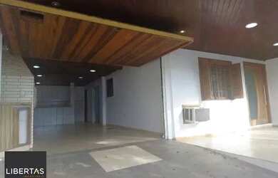 Imagem 4: Casa em Porto Alegre, no bairro Restinga, com 4 dormitório(s), e 4 banheiros, à