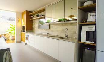 Imagem 4: Espetacular casa recém reformada . Contendo 4 suítes , área gourmet e muito mais