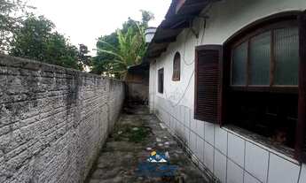 Imagem 2: Casa com amplo quintal