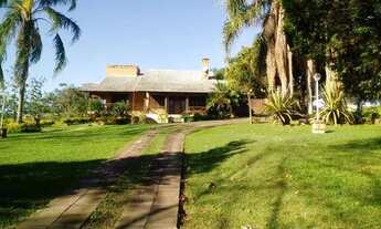 Imagem 2: Casa de condomínio térrea para venda tem 250 metros quadrados com 3 quartos