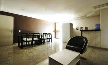 Imagem 6: Em frente à Escola Americana Graded School