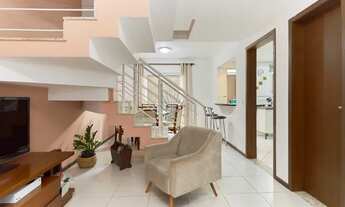 Imagem 3: Sobrado com 3 dormitórios e 2 vagas de garagem no bairro Novo Mundo