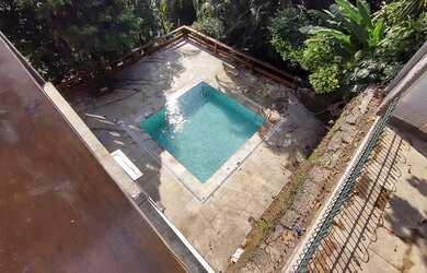 Imagem 3: Casa de condomínio para venda tem 592 metros quadrados com 5 quartos